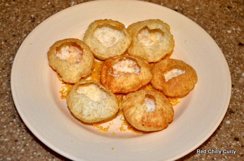 puri,pani puri,chaat food